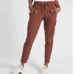 ATHLETA Trekkie North Jogger Womens Size 2 Rust Pants.